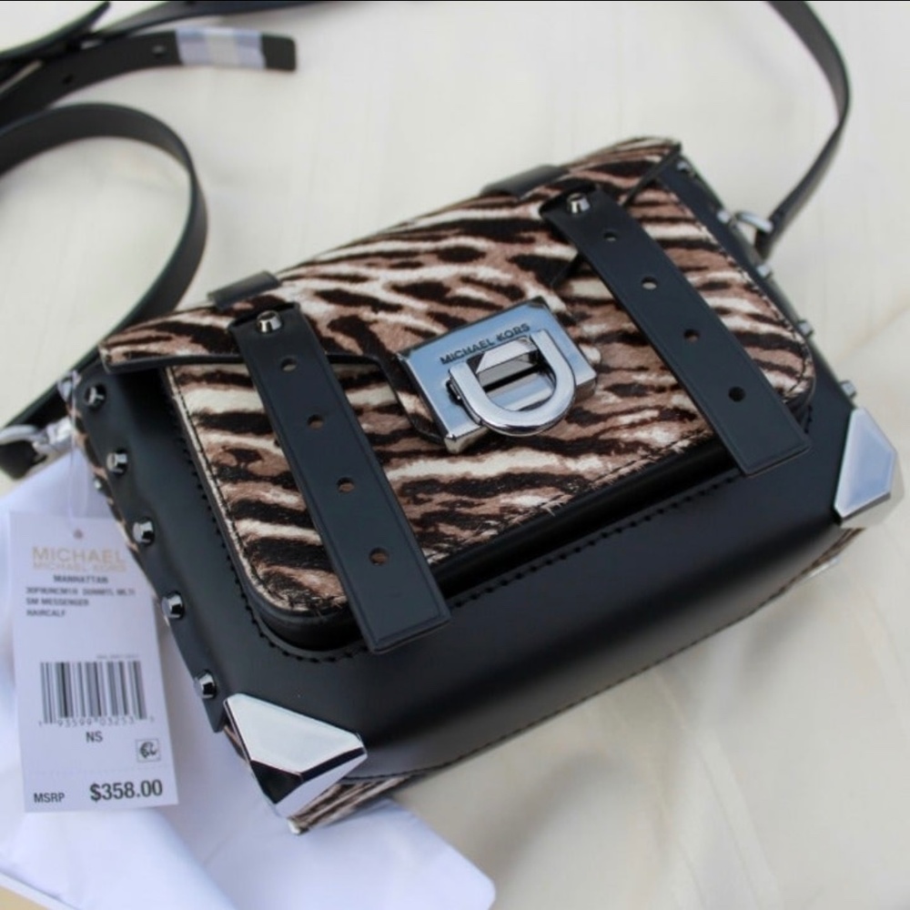 MICHAEL KORS Manhattan Messenger Bag Animal Print